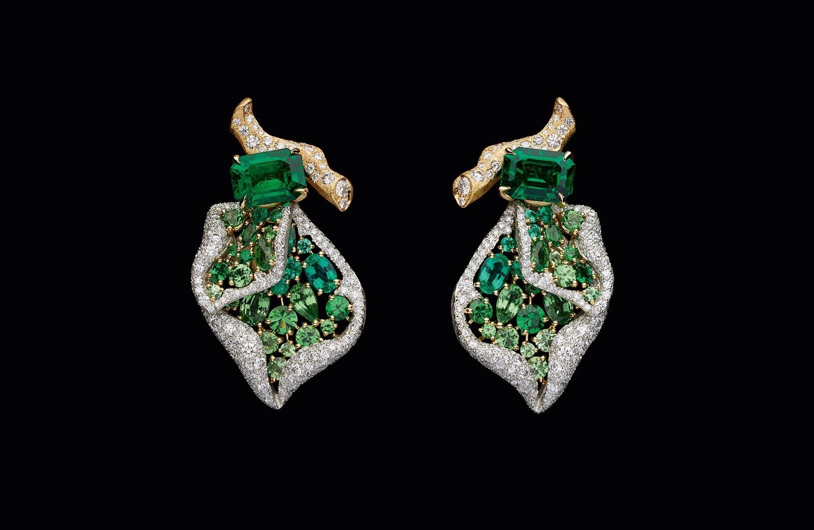  RoseDior earrings in platinum, yellow gold with 1.87 cts and 1.80 cts emeralds, diamonds, emeralds and tsavorite garnets