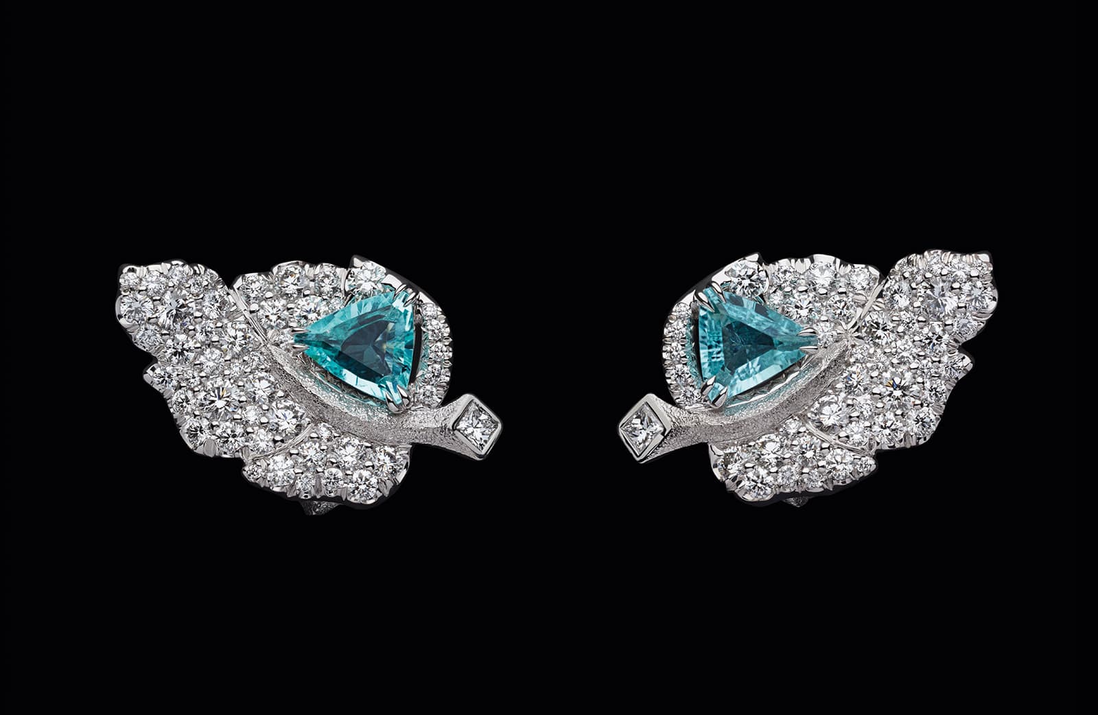  RoseDior earrings in white gold, diamonds and Paraiba-type tourmalines of 0.60 cts and 0.65 cts