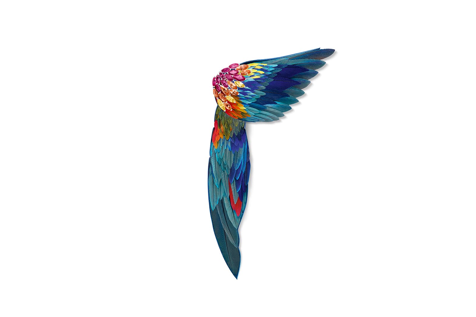  The Piaget Majestic Plumage necklace can be worn with or without the feather marquetry element, which can be removed and worn as an ear cuff or a pair of asymmetric earrings
