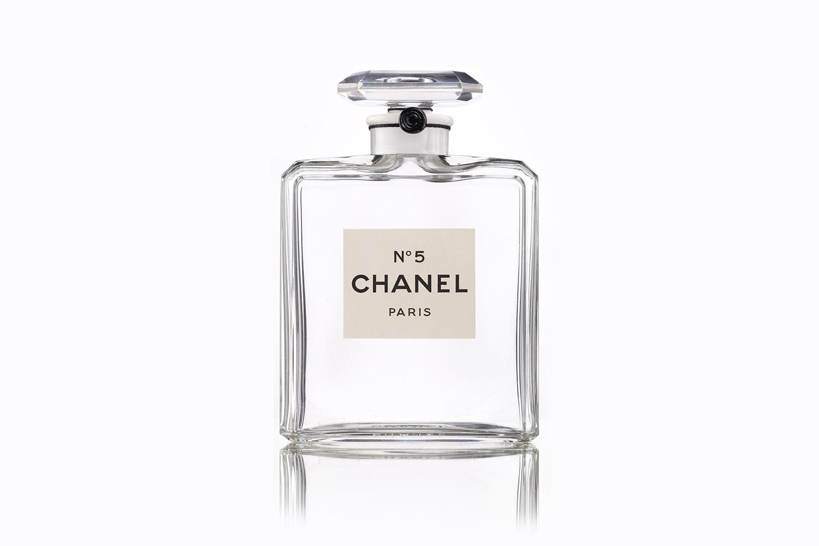 Chanel N°5 diamond necklace is an ode to the legendary perfume