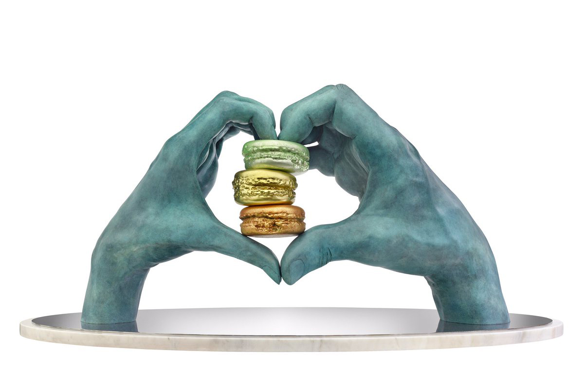 Sweetheart sculpture in patinated bronze, painted bronze, stainless steel and white marble by Lorenzo Quinn, commissioned by Laduree in Doha, Qatar