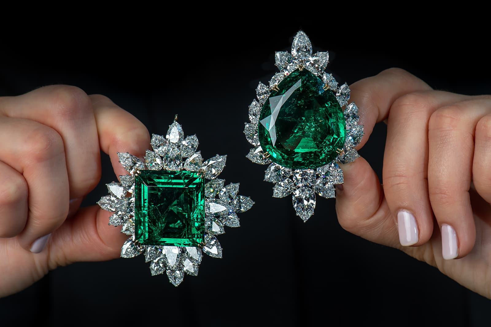 An 80.45 carat step-cut Colombian emerald and diamond brooch (left) and a 104.40 carat Colombian pear-shaped emerald and diamond brooch by Harry Winston (right). Both jewels come from an Important Noble Collection and will be offered in the Sotheby’s Magnificent Jewels and Noble Jewels auction in Geneva in May 2021