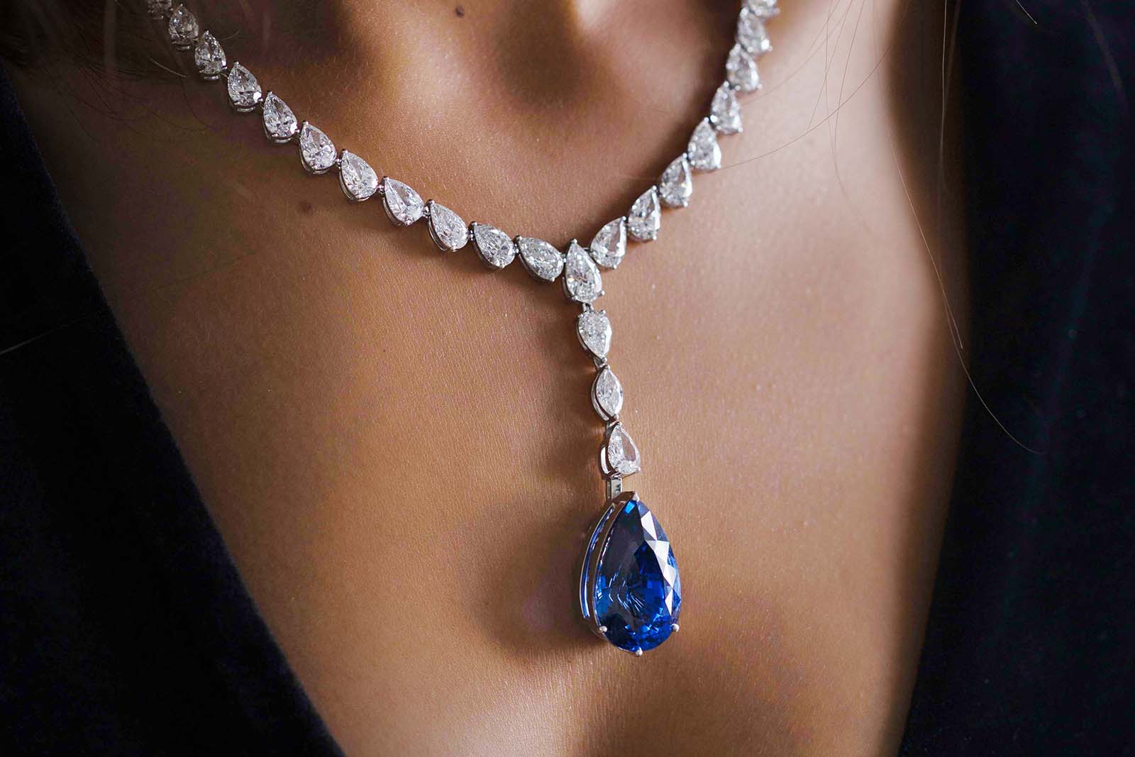  Astteria necklace with a row of pear-shaped diamonds totalling 38 carats and a 36 carat pear-shaped sapphire drop