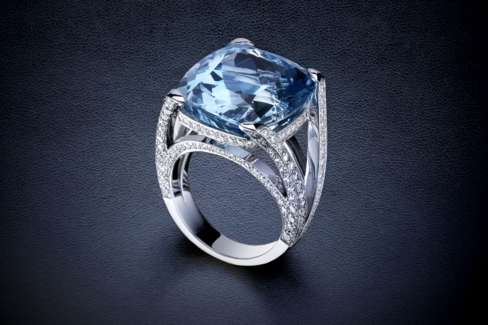  Brigitte Ermel Précieuses collection ring with 20.19 cts aquamarine and diamonds