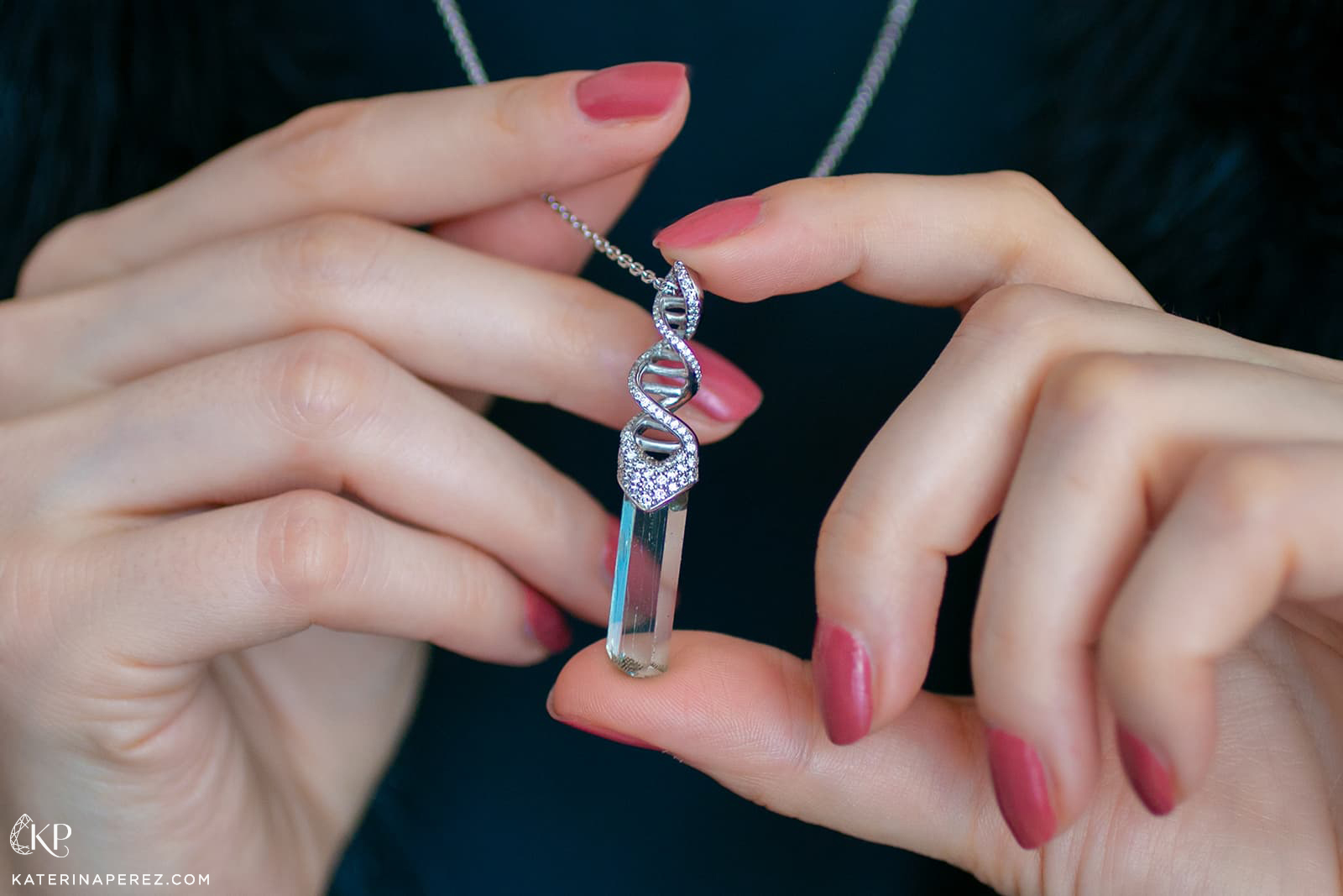  Hoehl's Harmony pendant with aquamarine and diamonds