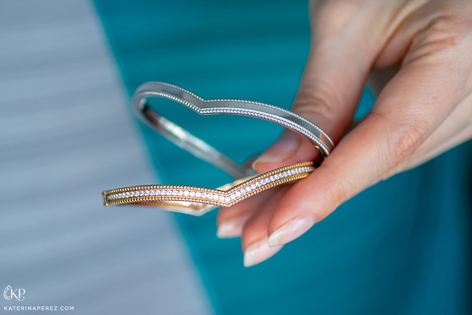  Maison Veyret Sari bracelets in gold and diamonds