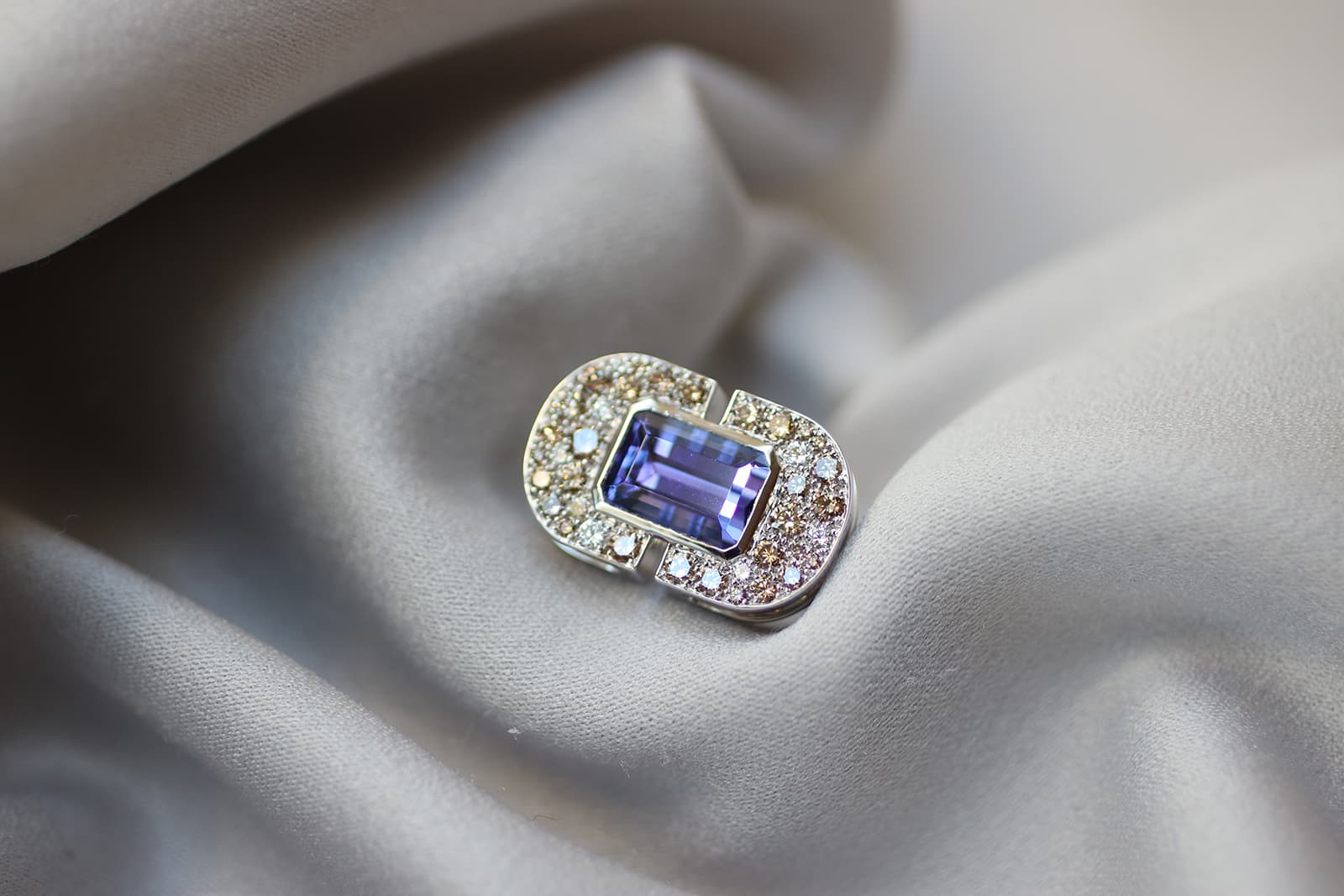  Annette Girardon Budapest ring  with a tanzanite and multicoloured diamonds