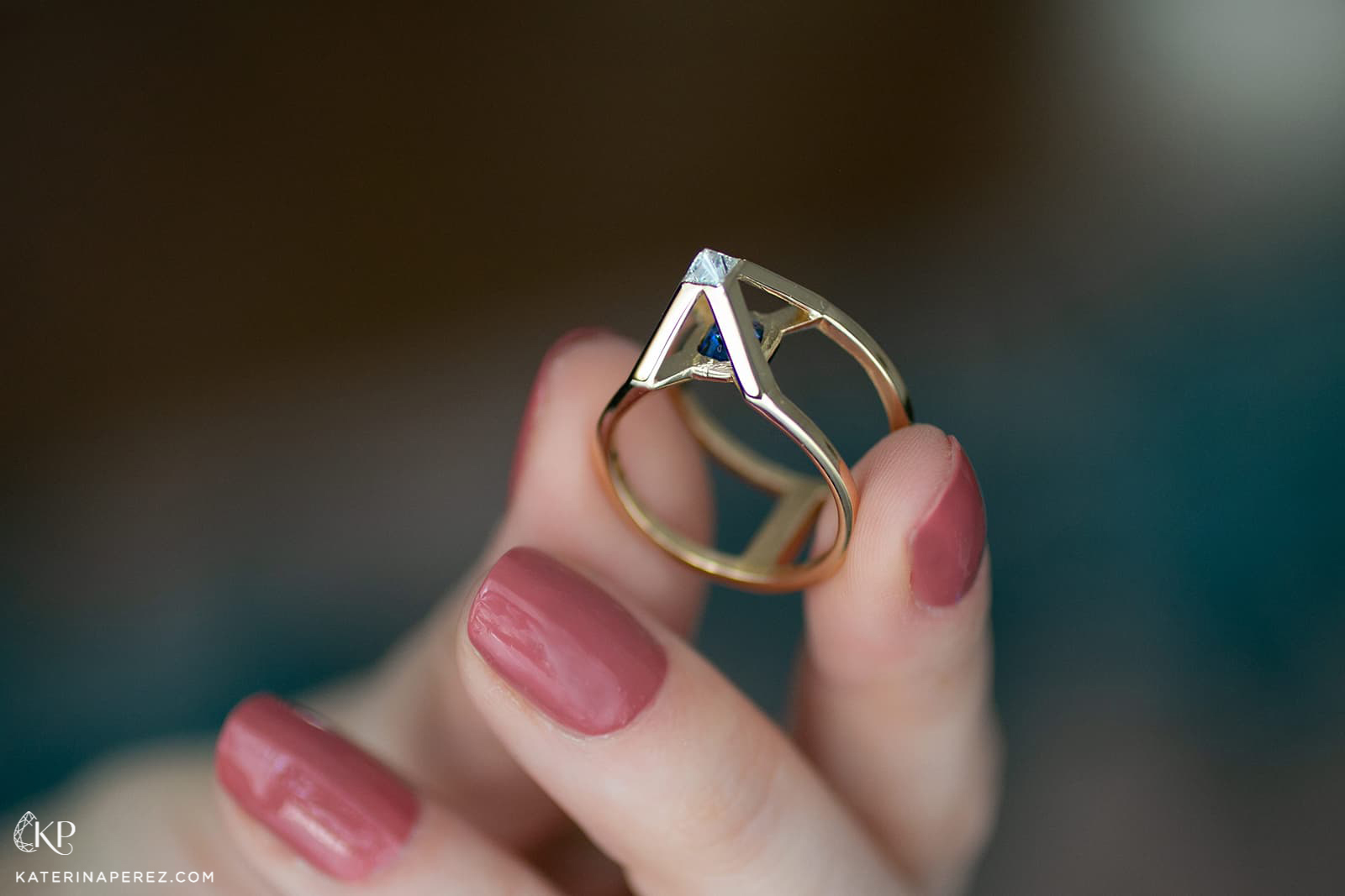  Secret Dévoilé ring with a sapphire and a dimaond by FLAV