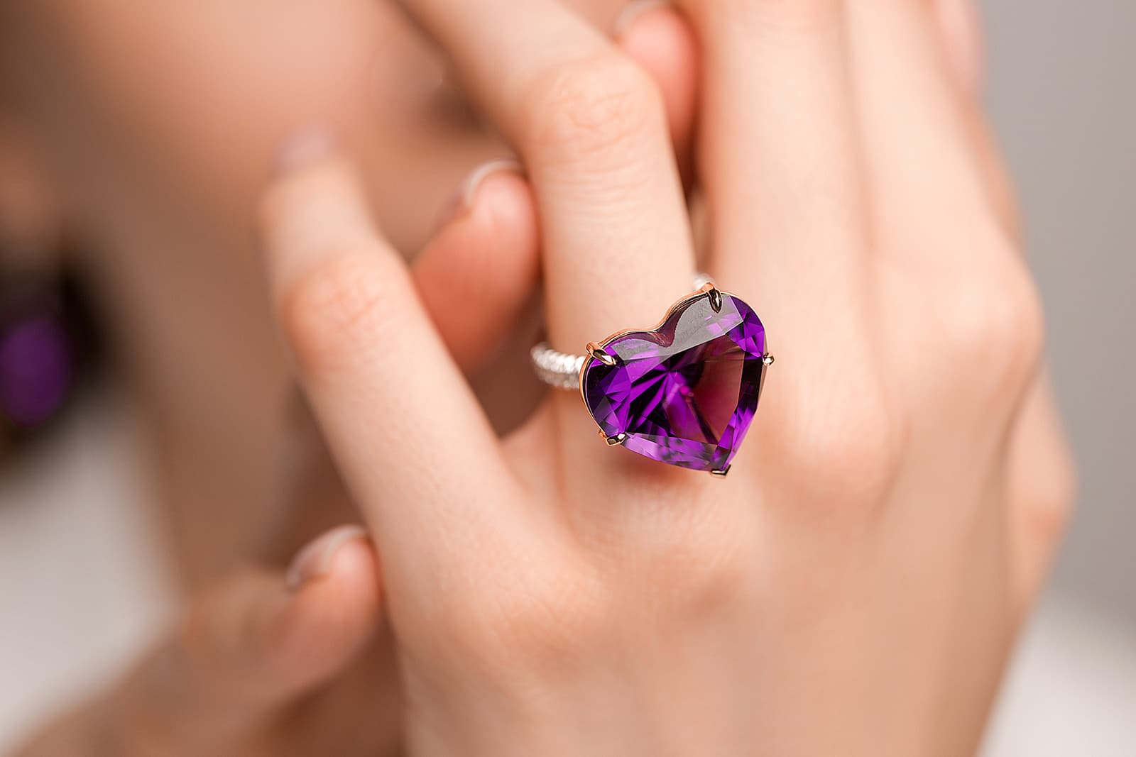  Izmestiev Diamonds Vatikha ring with a 12 carat Ural amethyst and diamonds in white gold 