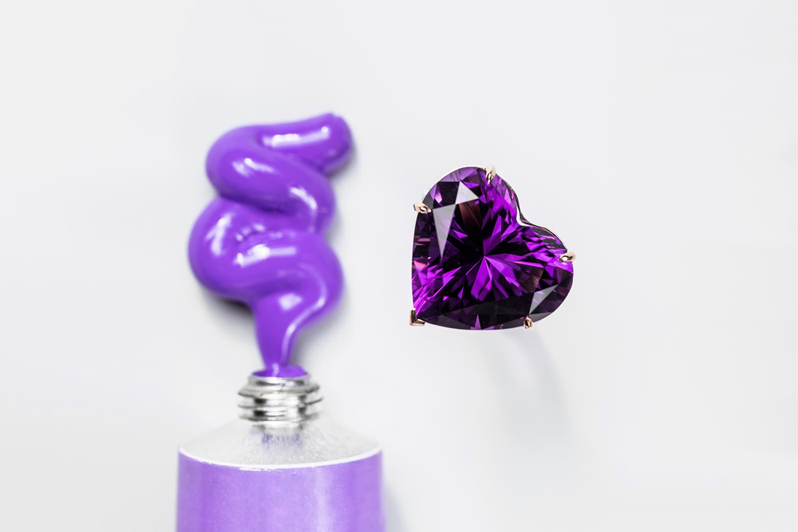 Izmestiev Diamonds presents a heart-shaped Ural amethyst of 12 carats