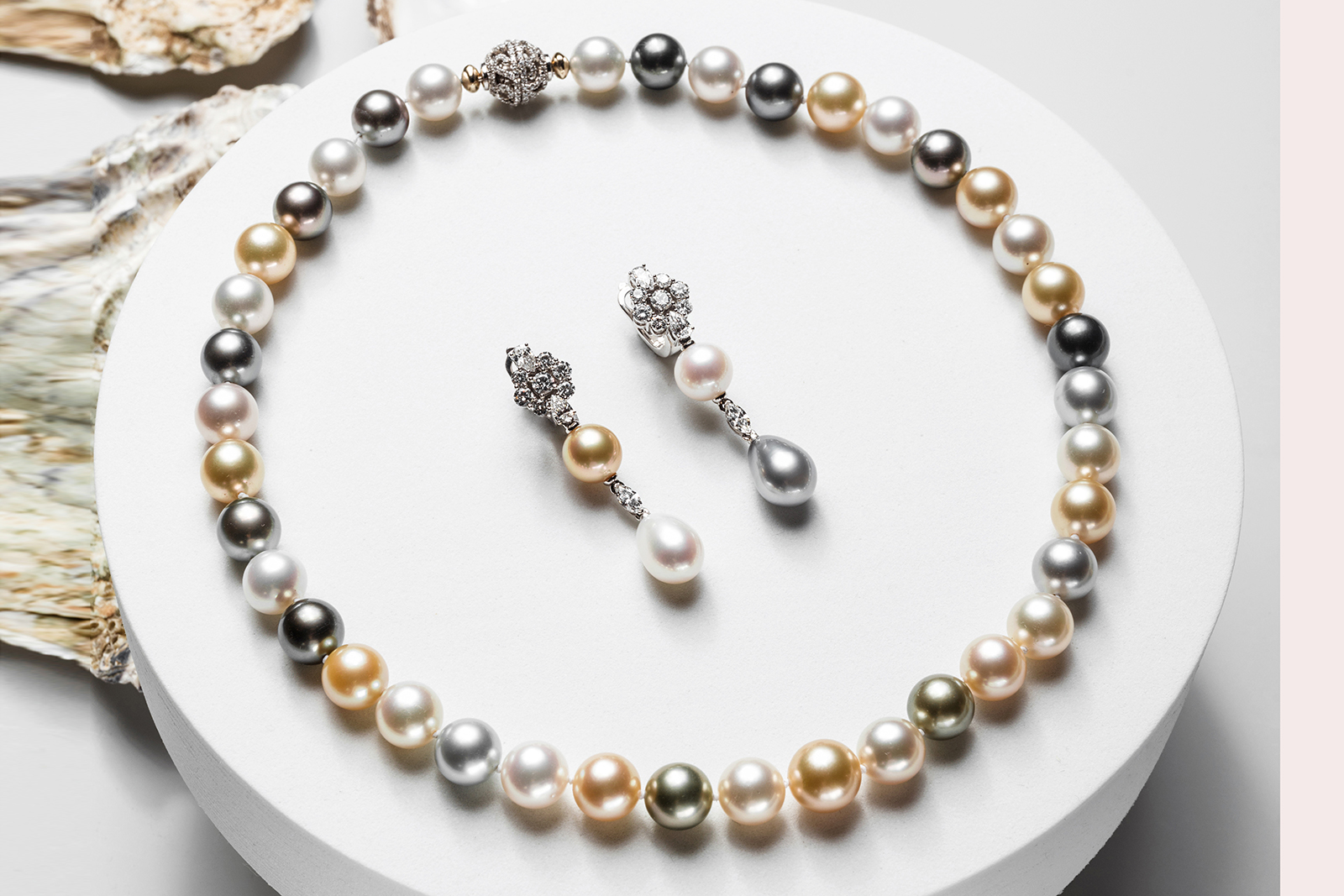  Izmestiev Diamonds necklace in white gold with pearls and matching earrings 