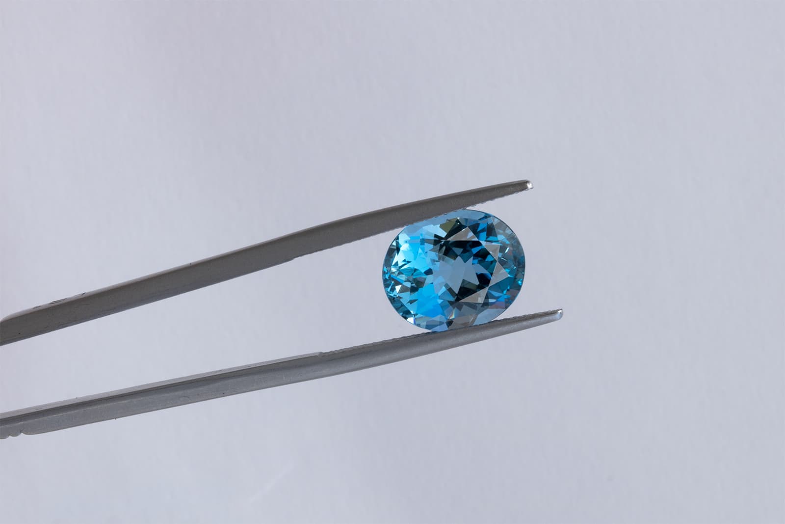 A 4.6 carat aquamarine from the GEMHYPE.COM online inventory 