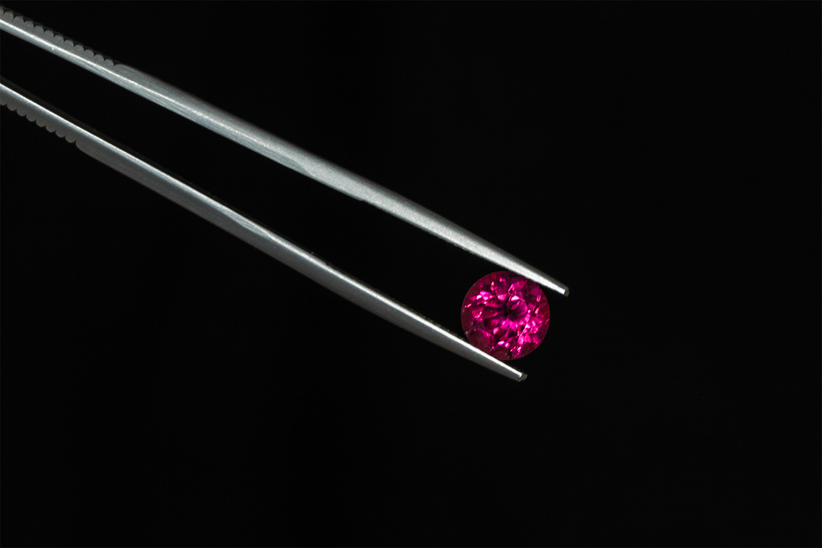  GEMHYPE.COM specialises in a range of coloured gemstones, such as this 4.45 carat rubellite tourmaline