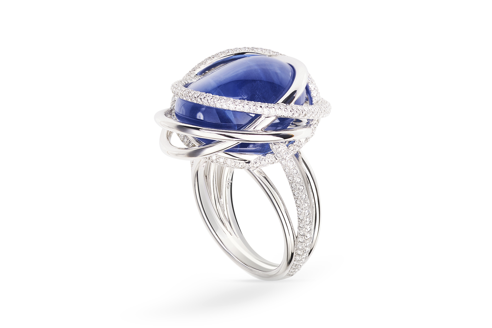 House of Geneva Vieille-Ville Numéro 9 ring with an unheated Burmese double cabochon sapphire of 31.93 carats
