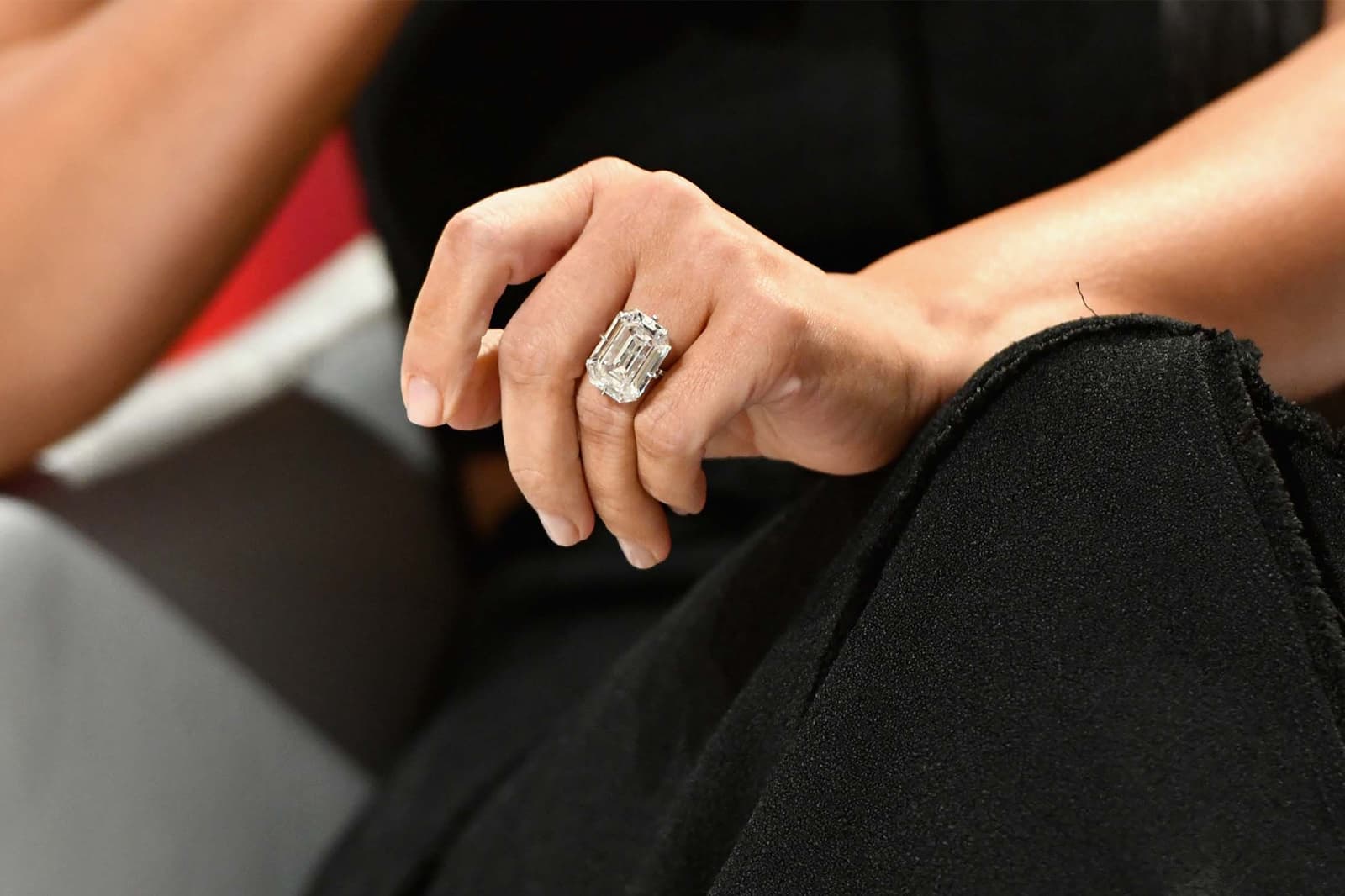  A closer look at Kim Kardashian's 20 carat emerald-cut diamond engagement ring 