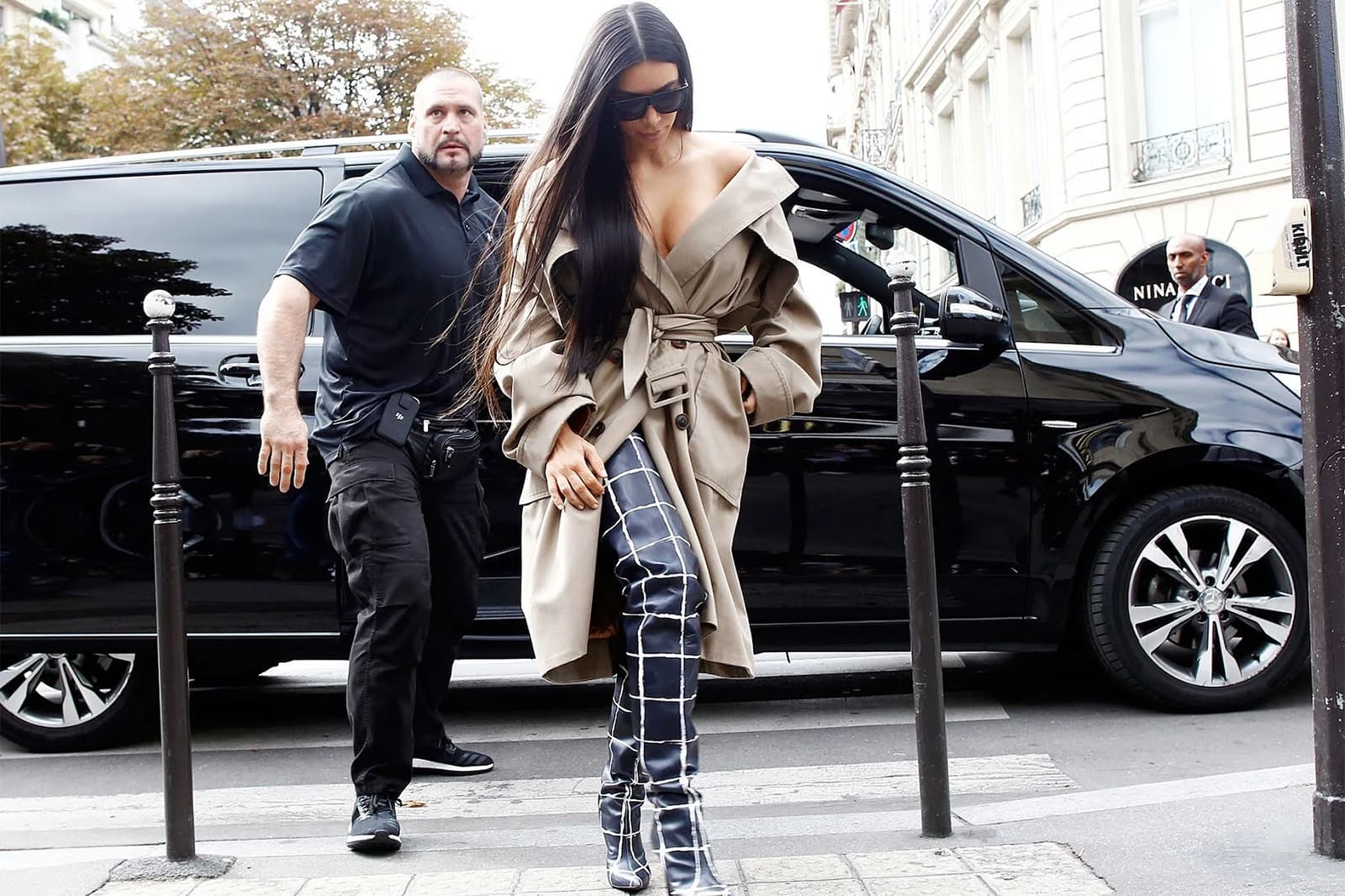 Kim Kardashian is one of the world's most photographed women and was later the target of organised thieves 