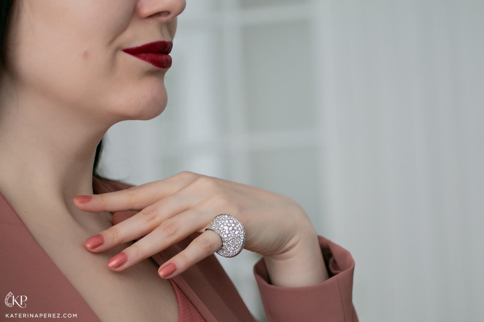  This Maison Alix Dumas diamond ring is inspired by the shape of a Möbius strip, similar to an infinity loop