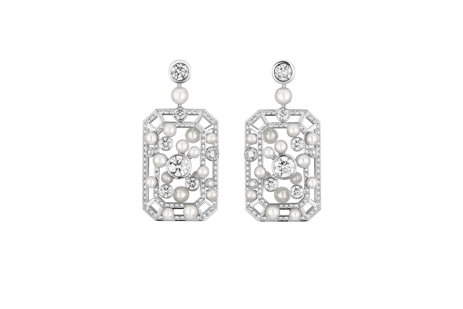 Chanel Bubbly Stopper High Jewellery earrings from Collection N°5 in white gold with diamonds and cultured pearls 
