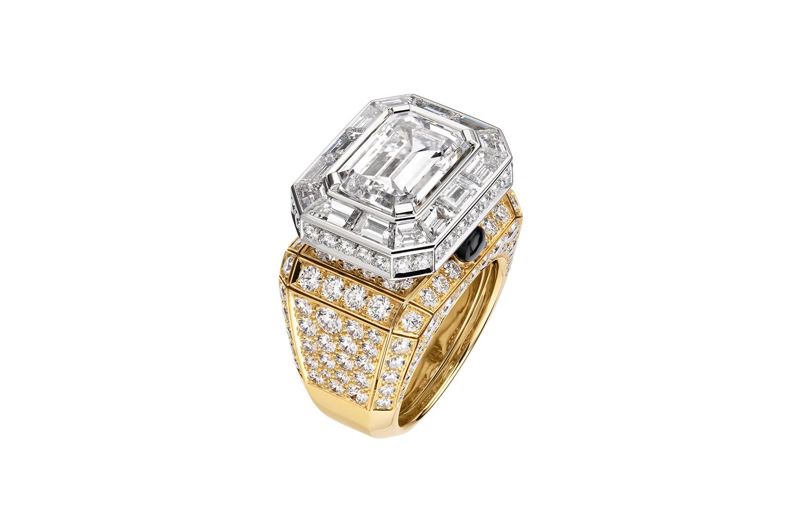  Chanel Diamond Stopper High Jewellery ring from Collection N°5 in yellow gold and platinum with diamonds and onyx, including one emerald-cut diamond of 5.21 carats 