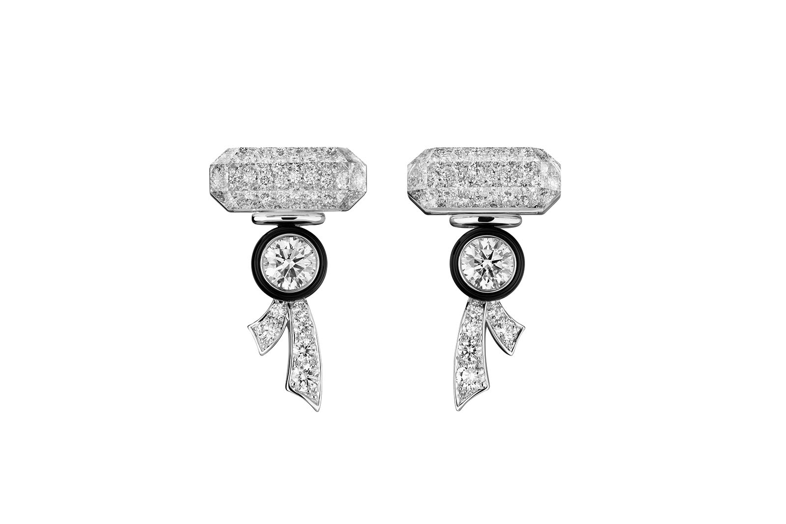  Chanel Ribbon Stopper High Jewellery earrings from Collection N°5 in white gold with diamonds, rock crystal and onyx