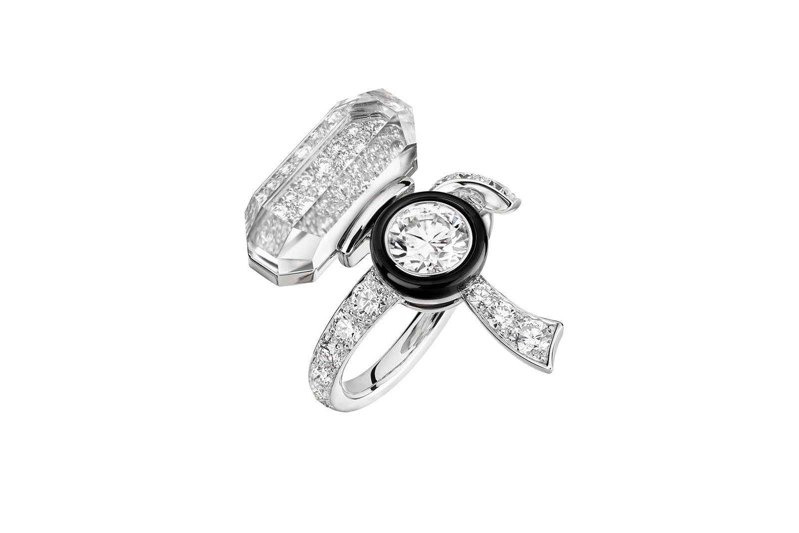  Chanel Ribbon Stopper High Jewellery ring from Collection N°5 in white gold with diamonds, rock crystal and onyx, including one round-cut diamond of 1.01 carats 