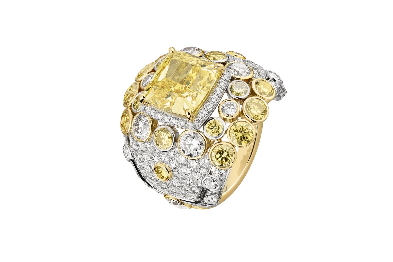  Chanel N°5 Abstraction High Jewellery ring from Collection N°5 in yellow gold and platinum with diamonds and yellow diamonds, including one cushion-cut diamond of 5.55 carats 