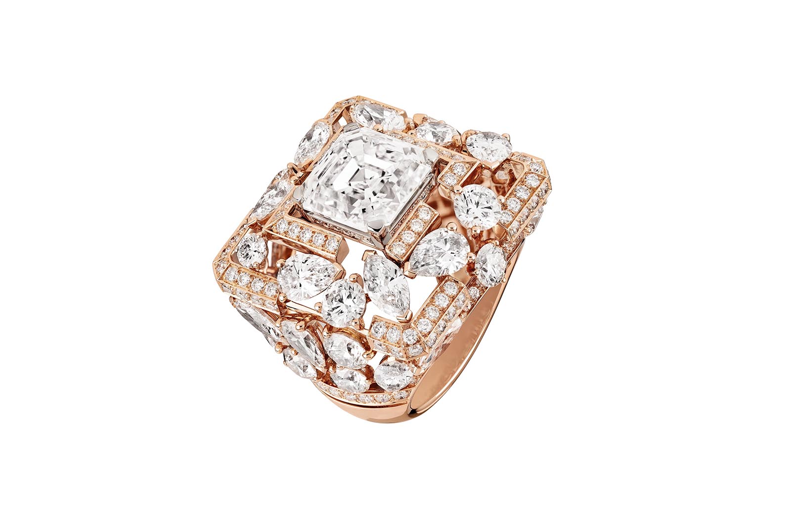   Chanel N°5 Sparkling Silhouette High Jewellery ring from Collection N°5 in platinum and pink gold with diamonds, including one asscher-cut diamond of 5.08 carats 