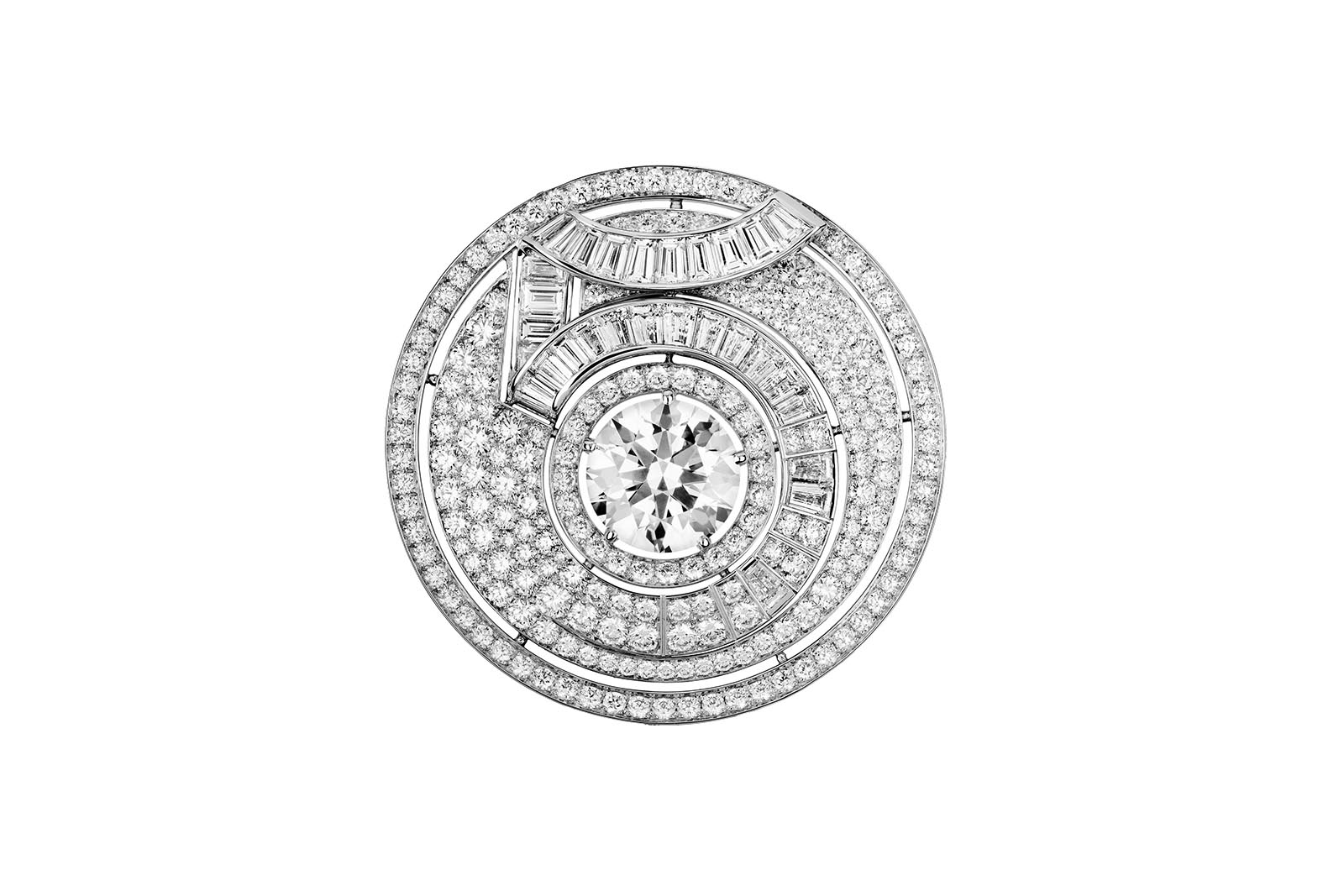  Chanel Eternal N°5 High Jewellery brooch from Collection N°5 in white gold and diamonds, including one round-cut diamond of 5.07 carats 