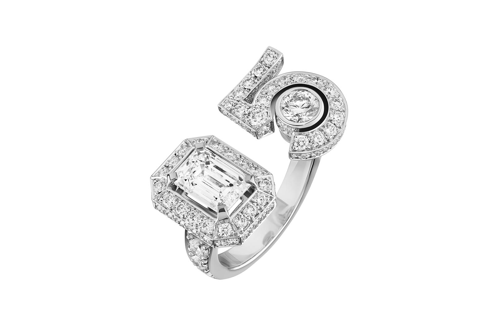  Chanel Graphic N°5 High Jewellery ring from Collection N°5 in white gold and diamonds, including an emerald-cut diamond of 1.51 carats 