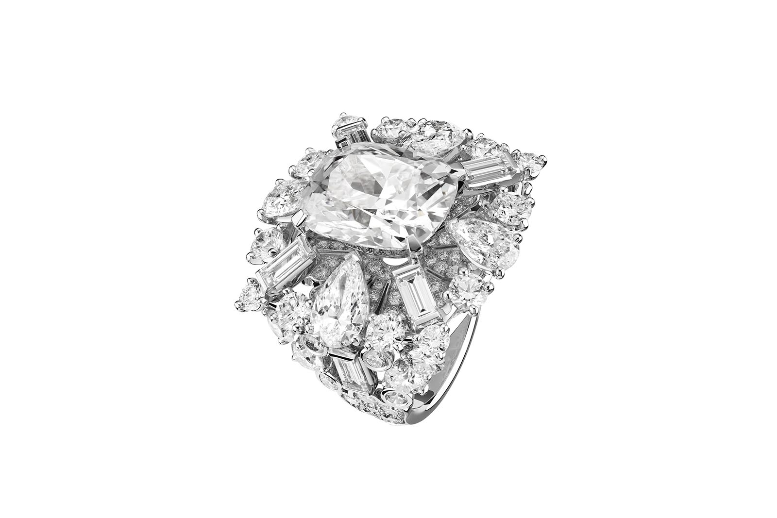  Chanel Diamond Sillage High Jewellery ring from Collection N°5 in white gold and diamonds, including one cushion-cut diamond of 8.15 carats 