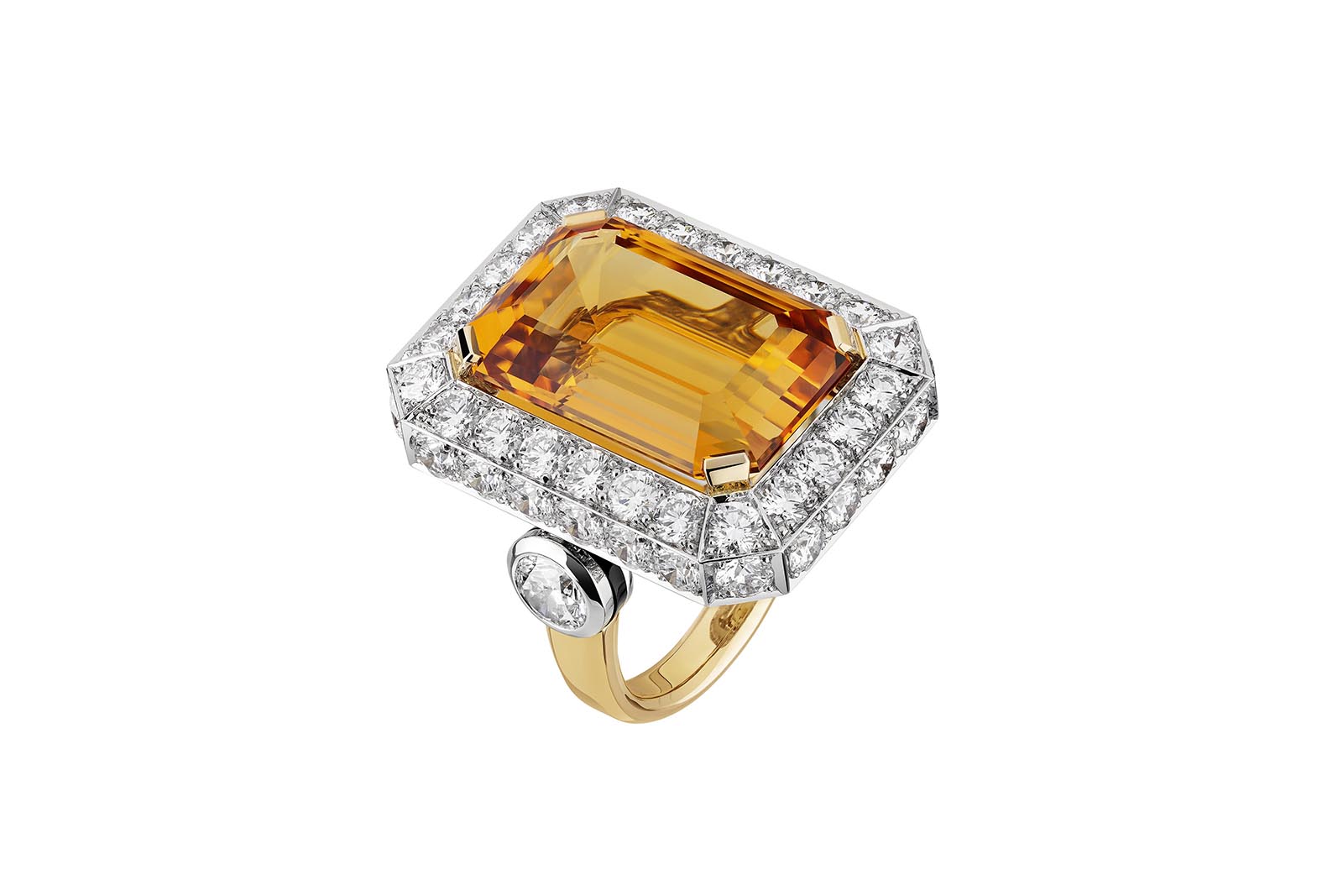  Chanel Golden Burst High Jewellery ring from Collection N°5 in yellow gold and platinum with diamonds, onyx and an emerald-cut imperial topaz of 22.51 carats 