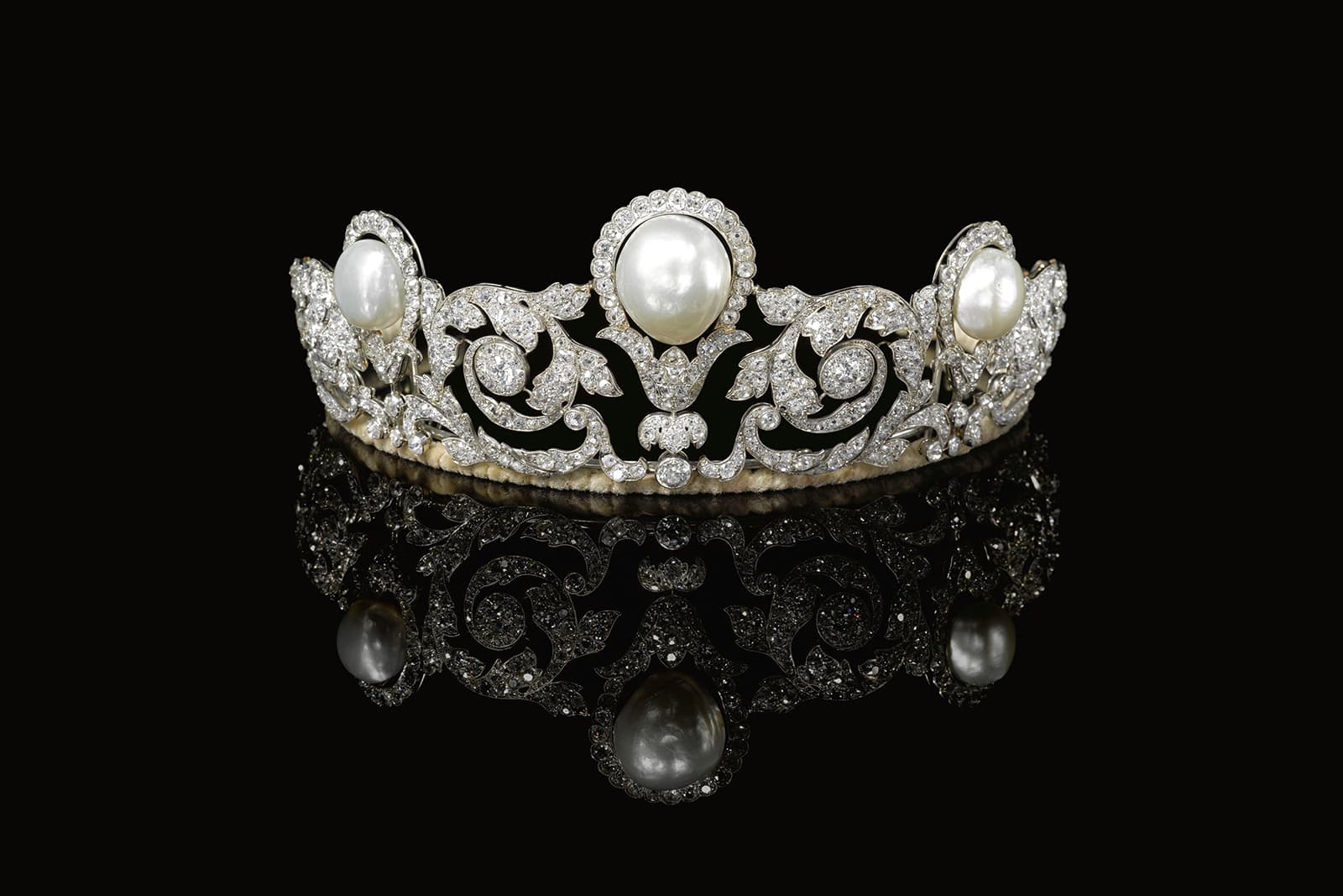  The Murat natural pearl and diamond tiara, crafted by Chaumet in 1920, formerly in the collection of Prince Alexandre Murat, descendant of Joachim Murat, Marshall of the Empire and Napoleon’s sister, Caroline Bonaparte, sold by Sotheby’s Geneva in May 2012 for US$ 3.9m