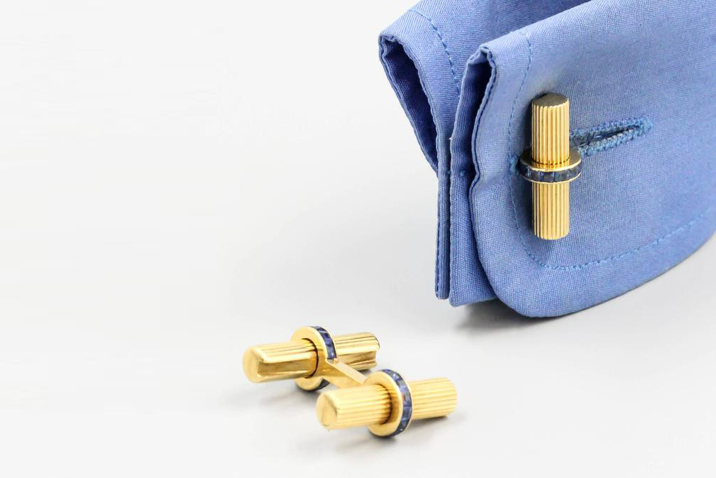 Van Cleef & Arpels gold bar cufflinks with sapphires