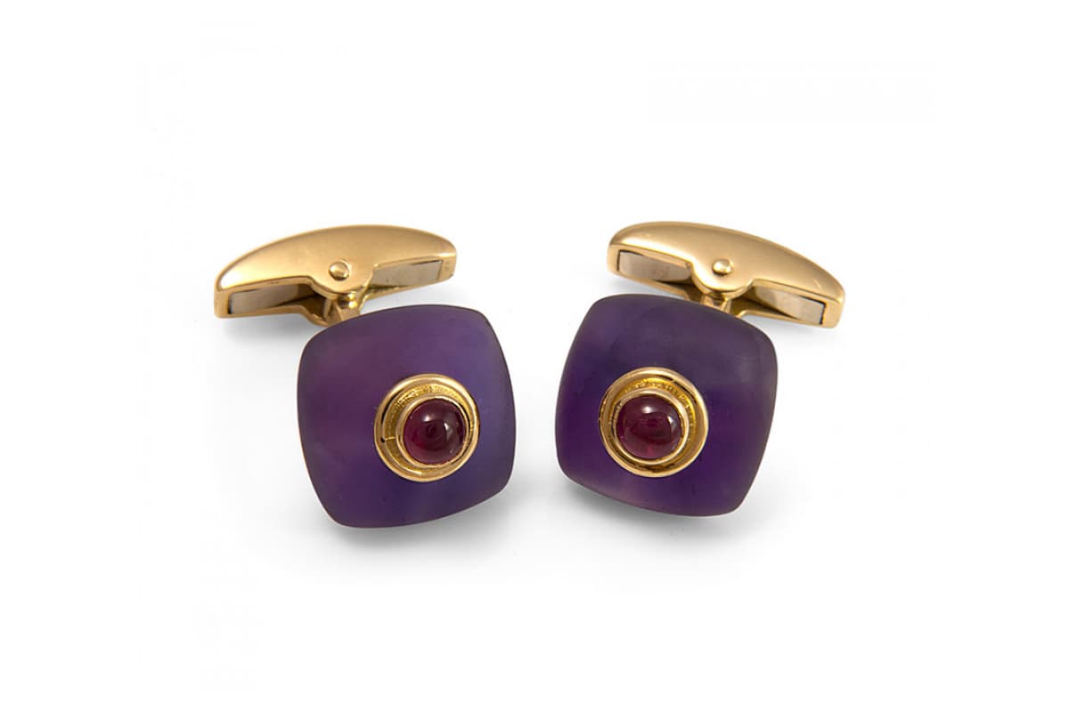 Deakin & Francis amethyst bouton cufflinks with a ruby centre in 18k yellow gold