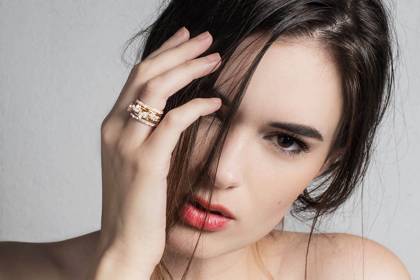  LX Antwerp specialises in diamond engagement rings and stackable creations for brides-to-be