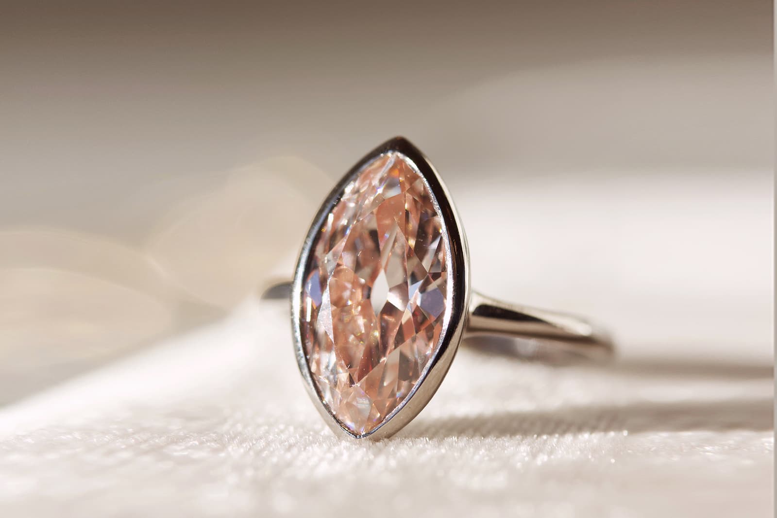  Victor Barboné Zinfandel peach-toned marquise-shaped diamond engagement ring of 3.72 carats 
