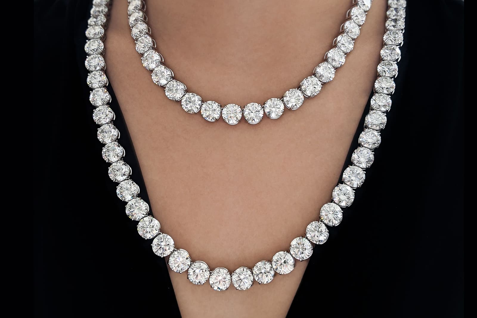  Normal Silverman round brilliant-cut diamond necklaces 