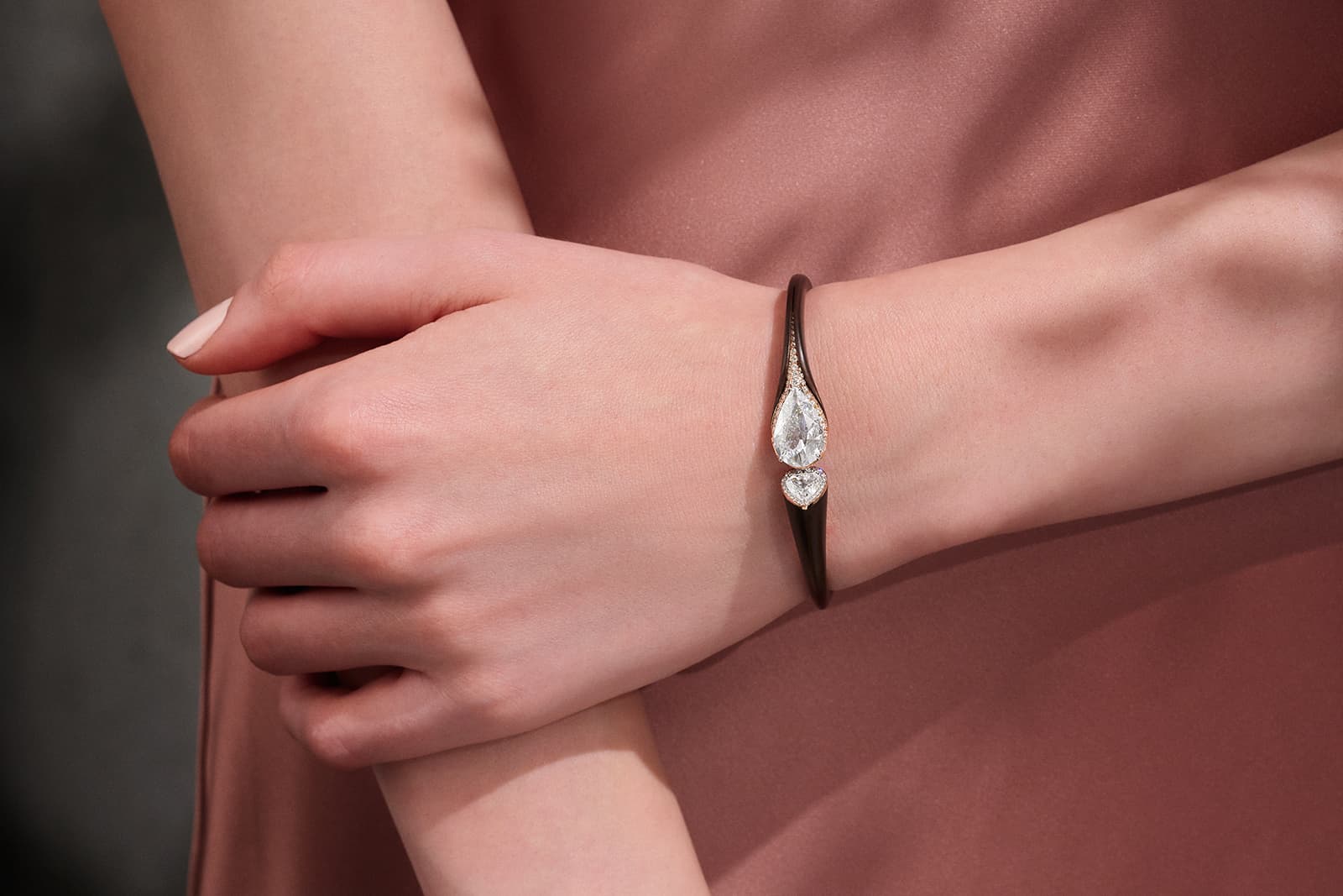 FORMS MUSE pear-shaped diamond bangle in 18 rose gold and bronze