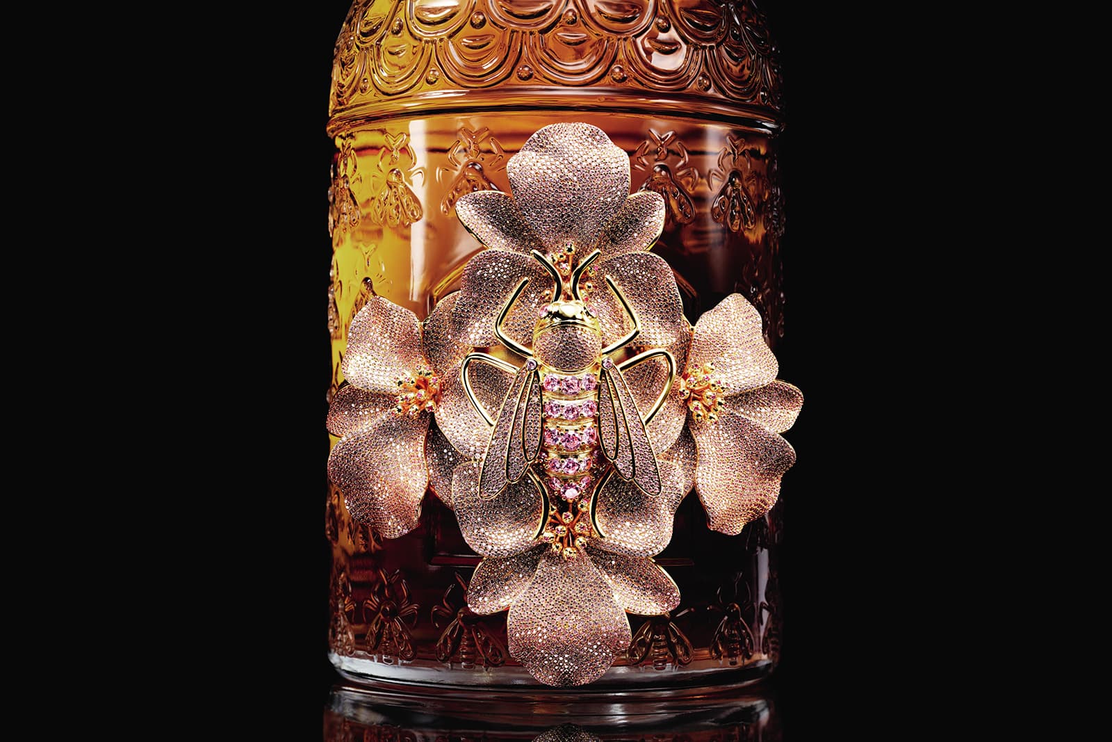  A bee in gilded bronze sits atop four orchids, inlaid with 6,5000 stones 