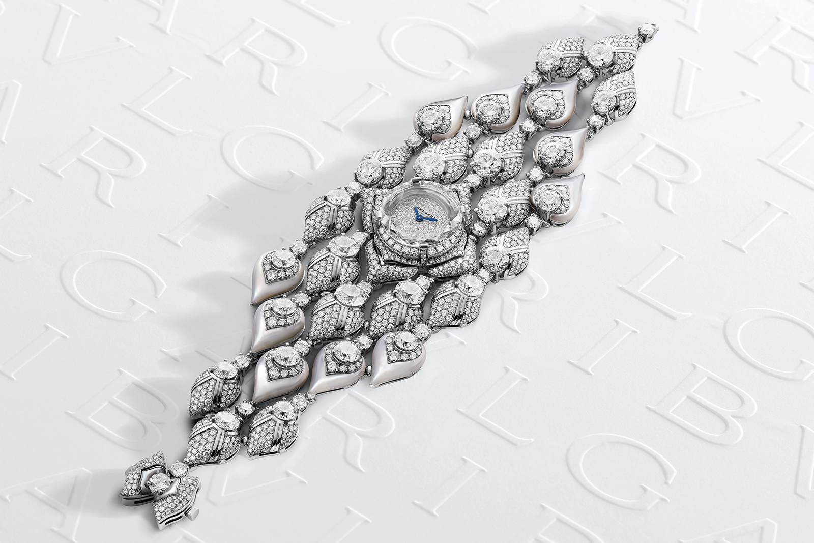  Bulgari Diamond Swan High Jewellery secret watch from the MAGNIFICA collection with diamonds, mother of pearl and rock crystal