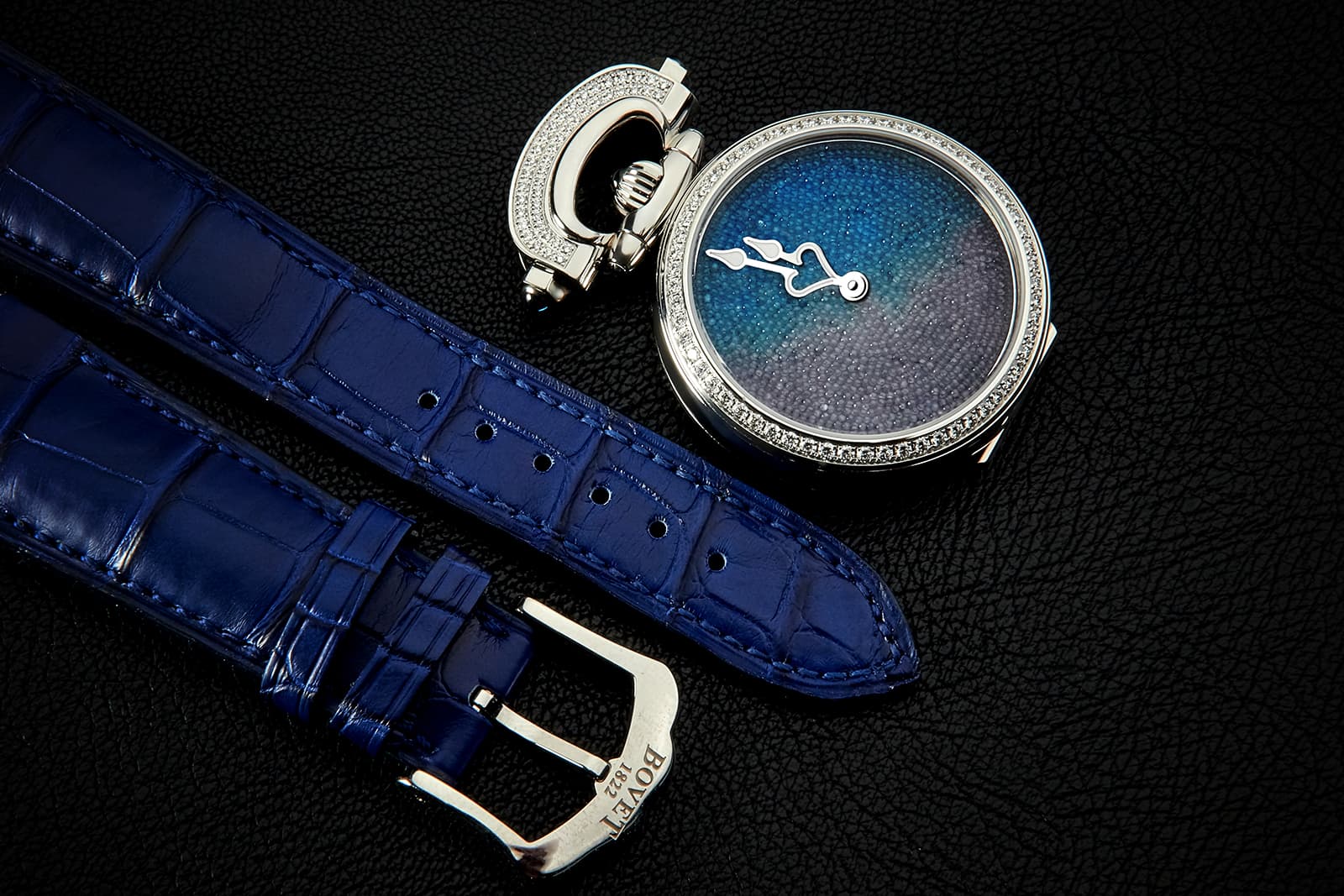  The new Bovet Miss Audrey Sweet Art watch can be worn as a wristwatch, a pendant or used as a table clock