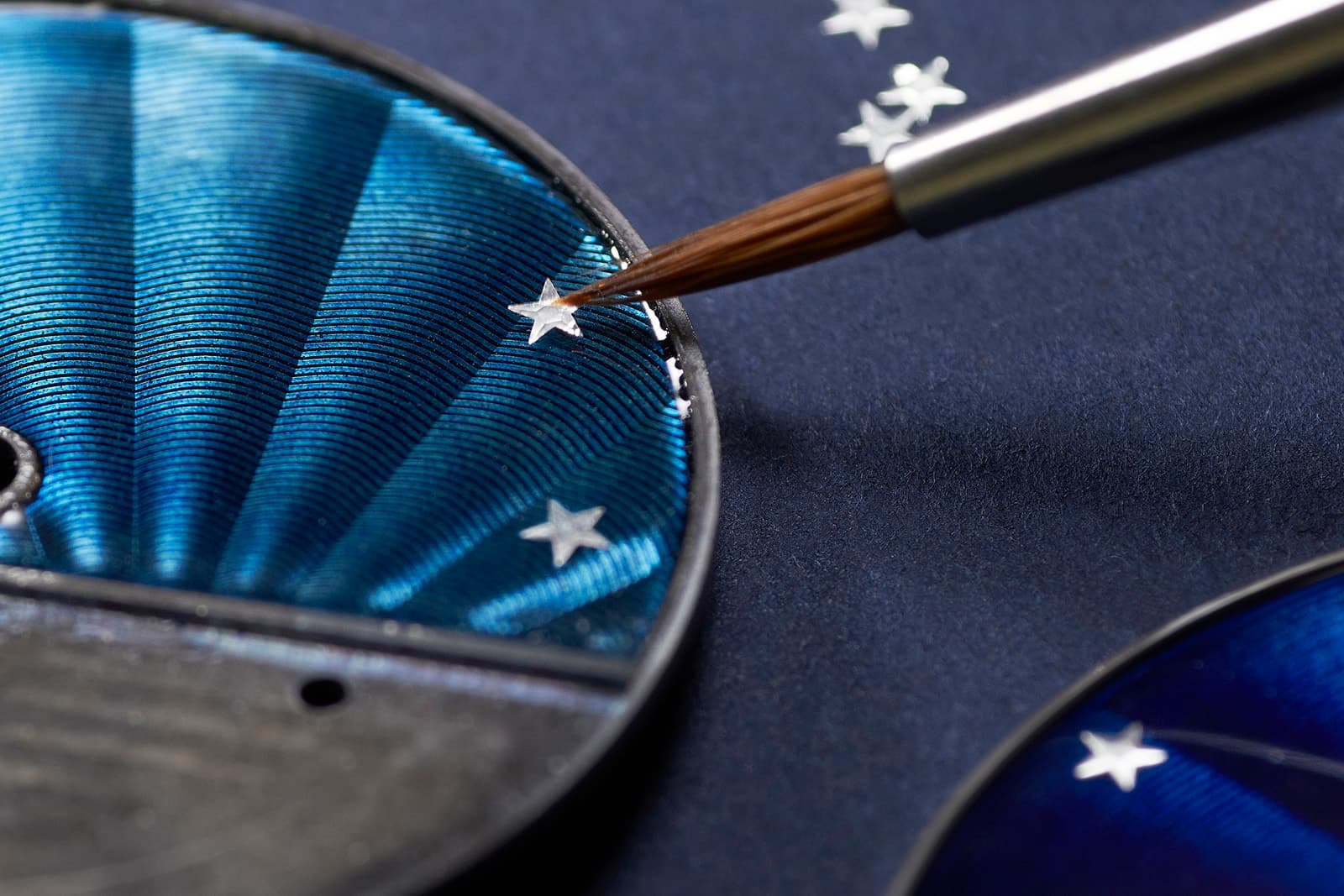  Gold stars sparkle in an enamel sky on the dial of the Chaumet Infiniment 12 - Rêverie Nocturne watch 