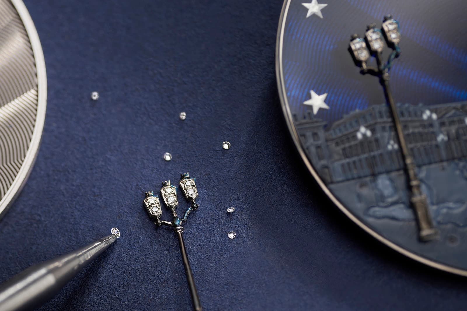  The streetlight on the dial of the Chaumet Infiniment 12 - Rêverie Nocturne watch is crafted using engraved appliqués