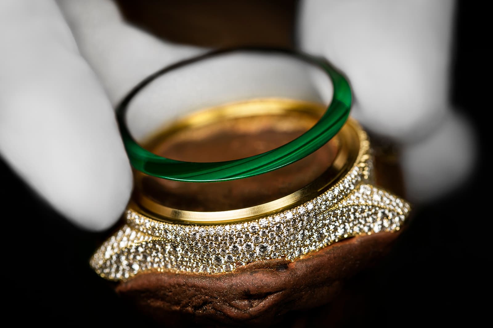  A carved gemstone bezel is placed atop a decorative dial to complete the Dior Grand Soir Jardins de Nuit watch 