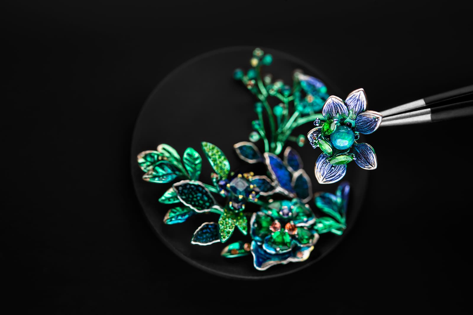  The Dior Grand Soir Jardins de Nuit watch has a three-dimensional dial design crafted with gold, gemstones, scarab beetle elytra and gold leaf