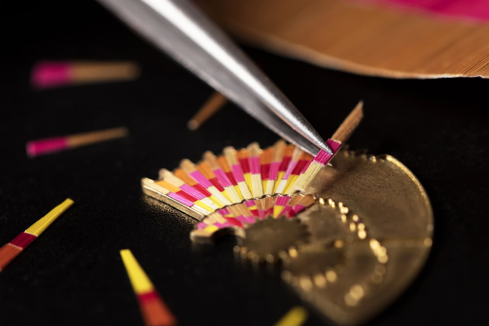  Building the straw marquetry dial on the Slim d’Hermès La Source de Pégase 