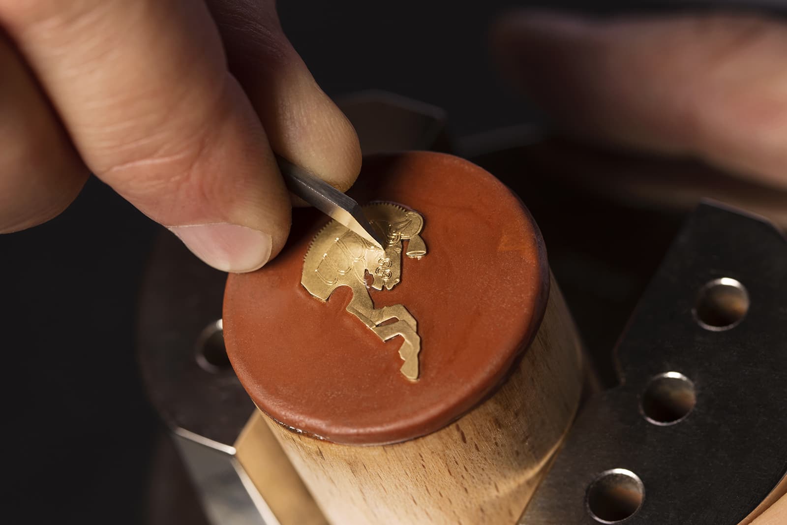 Creating the details of the Slim d’Hermès La Source de Pégase watch