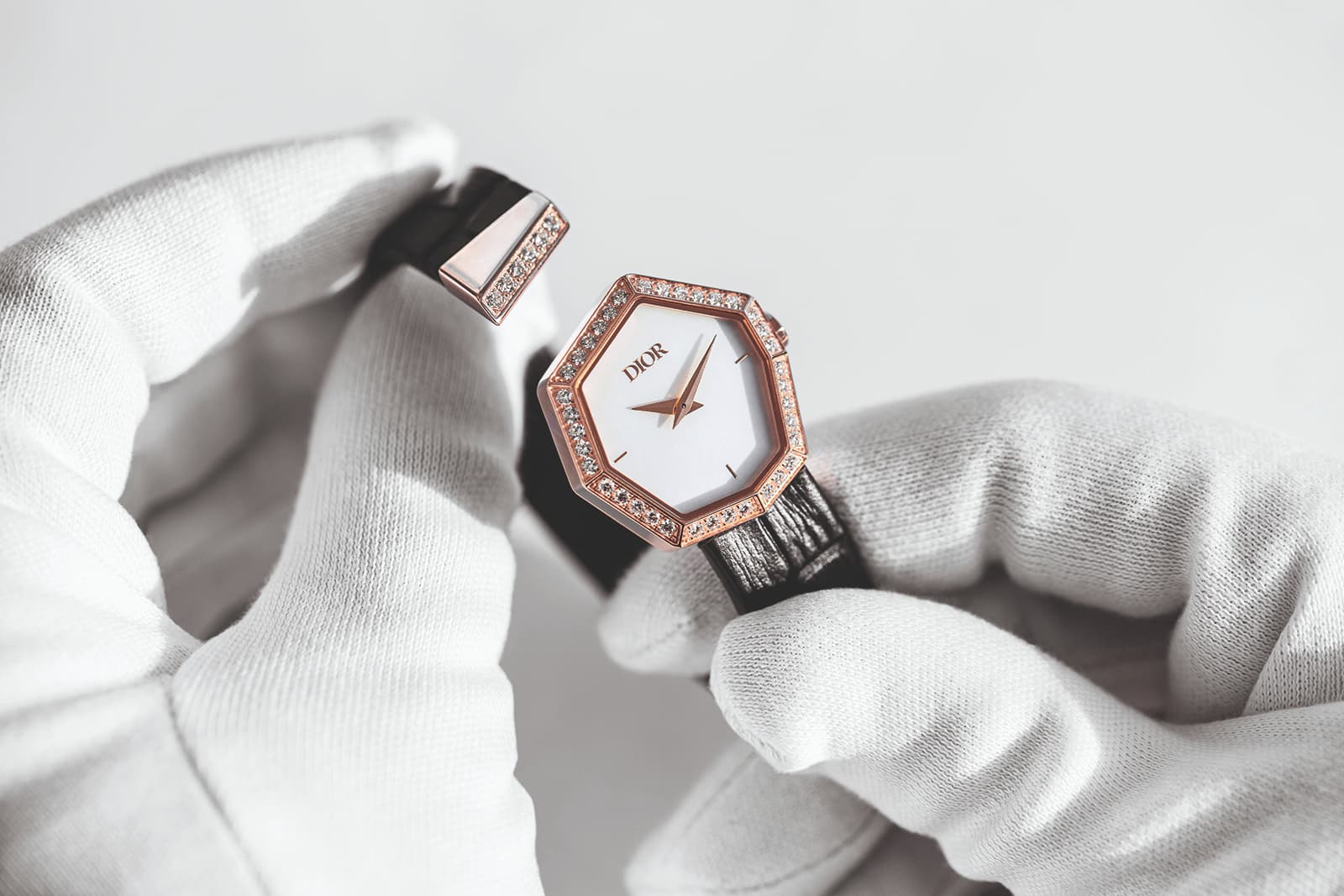  Dior GemDior bracelet watch with a diamond-set bezel in 18k rose gold 