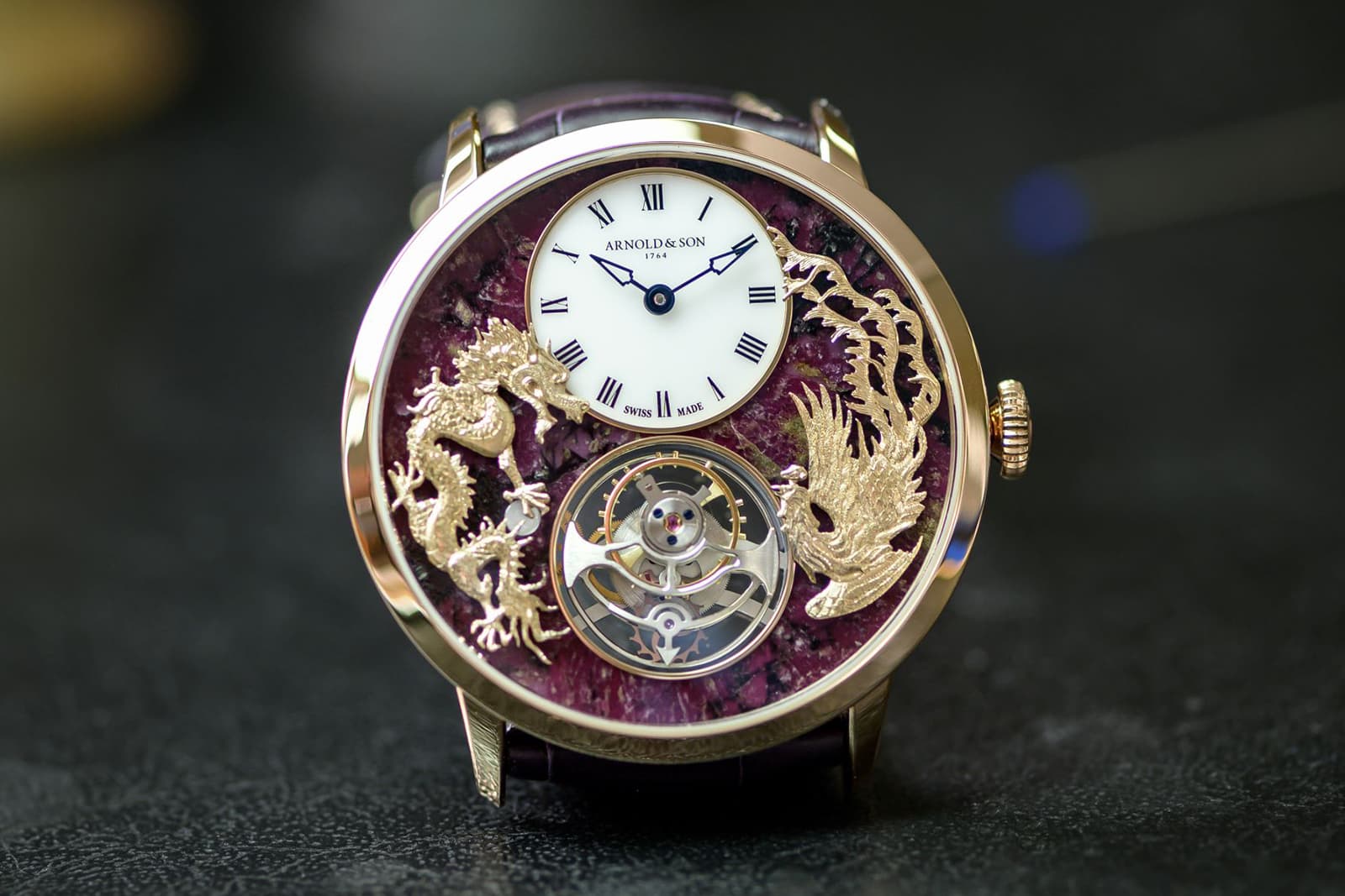  The Arnold & Son Ultrathin Tourbillon Dragon & Phoenix watch tells the story of the dragon and phoenix who, according to legend, decided to make a pearl together using their teeth and talons