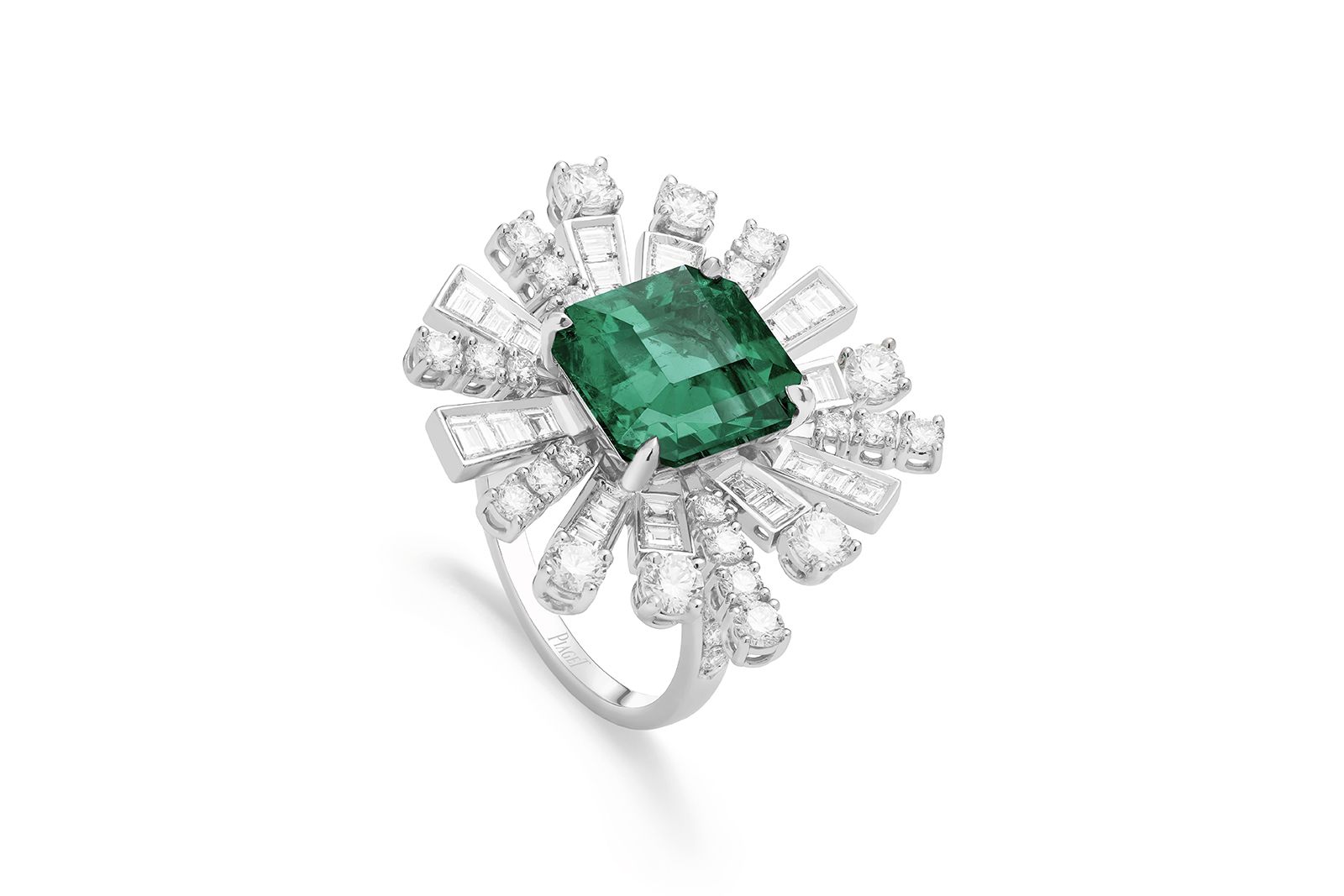  The Piaget Magical Aurora ring with emeralds and diamonds from the Extraordinary Lights High Jewellery Collection